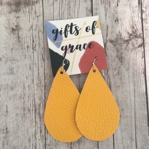 Women’s Earrings